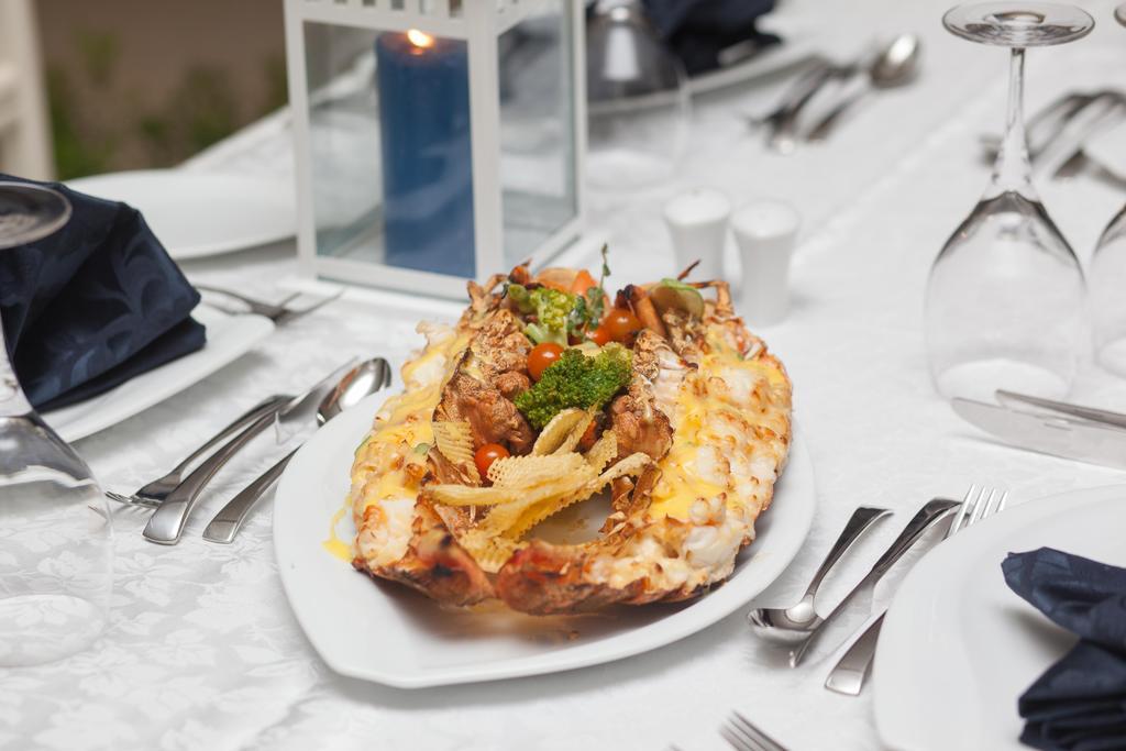 Rixos Alamein - Full Board Plus El-Alamein Eksteriør billede A lobster prepared in the New England style