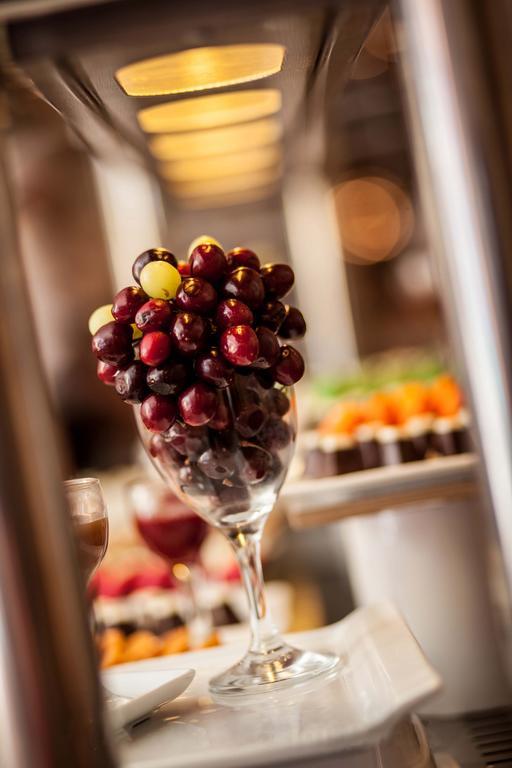 Rixos Alamein - Full Board Plus El-Alamein Eksteriør billede Grapes in a wine glass