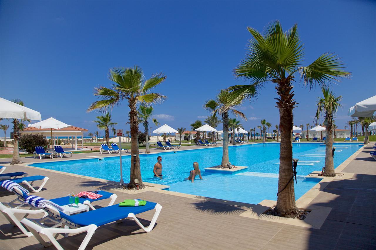 Rixos Alamein - Full Board Plus El-Alamein Eksteriør billede A swimming pool in a hotel